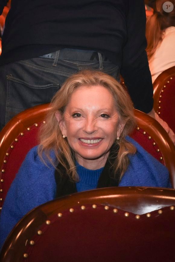 Elle vit également au coeur de la végétation, entourée de ses chiens et ses poules.

Véronique Sanson - Concert d'Yves Duteil pour fêter ses 50 ans de carrière, aux Folies Bergères - Paris le 02/11/2023 - © Jack Tribeca / Bestimage