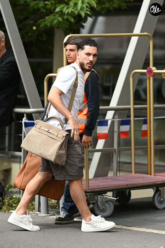 Rayan Cherki - L'équipe de France de football s'envole du Bourget pour rejoindre Boston aux Etats Unis pour participer à la coupe du monde de la FIFA (du 11 juin au 19 juillet, aux États-Unis, au Canada et au Mexique), le 10 juin 2026. © Pierre Perusseau/Bestimage