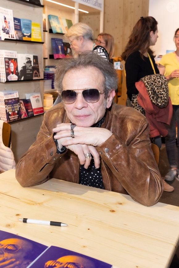Philippe Manoeuvre au Festival du Livre de Paris au Grand Palais éphémère à Paris, France, le 22 avril 2022. © Jack Tribeca/Bestimage