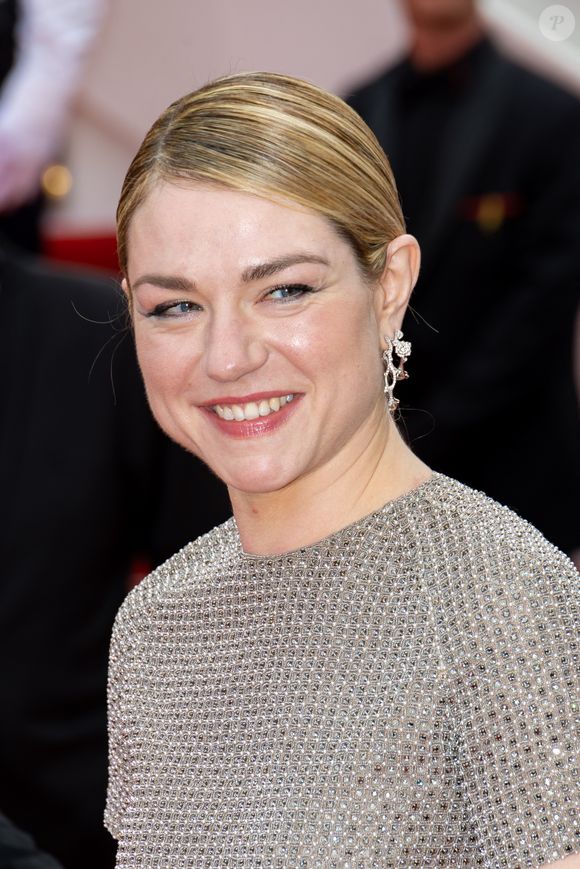 Emilie Dequenne (habillée en Dior) - Montée des marches du film " Jeanne du Barry " pour la cérémonie d'ouverture du 76ème Festival International du Film de Cannes, au Palais des Festivals à Cannes. Le 16 mai 2023 © Jacovides-Moreau / Bestimage 