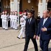 Cette visite renforce les liens diplomatiques et amicaux entre la France et Monaco, dans un contexte de stabilité politique marqué par la récente nomination du nouveau ministre d’État monégasque.

Le président français Emmanuel Macron (à gauche) est accueilli par le prince Albert II de Monaco (à droite) lors d'une cérémonie à son arrivée pour une visite d'État de deux jours au palais princier de Monaco. Photo by Ludovic Marin/Pool/ABACAPRESS.COM