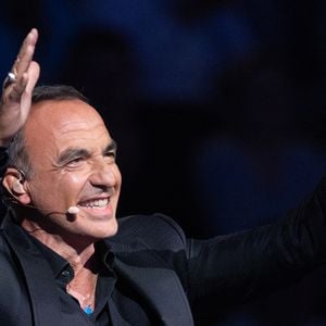 Un projet à la croisée de l’art et de la science, qui met en lumière la vieillesse en tant que réalité biologique, démographique et sociale.

Nikos Aliagas lors de l'enregistrement de l'émission "La chanson secrète N°14", présentée par Nikos Aliagas et diffusée le 26 décembre sur TF1, à Paris le 9 décembre 2025. © Jacovides-Moreau/Bestimage