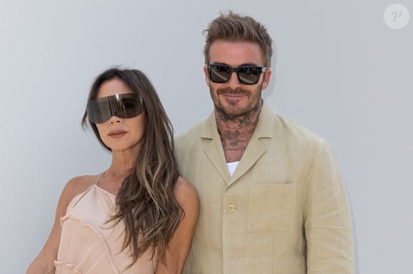 Victoria Beckham et son mari David Beckham au photocall du défilé Jacquemus collection "Le chouchou" automne-hiver 2023/2024, même si la marque est désormais déconnectée du traditionnel calendrier de la mode et livre des collections qui ne sont plus liées aux saisons, au château de Versailles, France, le 26 juin 2023. © Olivier Borde/Bestimage