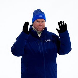 Un programme chargé, puisque, le 7 février dernier, le prince Albert de Monaco avait eu l’honneur de remettre les médailles aux athlètes de la descente hommes en ski alpin et du snowboard big air hommes. 

Le Prince Albert II de Monaco au Snow Park de Livigno, lors de la cérémonie de remise des médailles de la finale du Big Air de snowboard masculin, le premier jour des Jeux Olympiques d'hiver de Milano Cortina 2026. Date de la photo : samedi 7 février 2026.