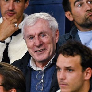 Luis Fernandez, Théo Curin - Célébrités assistent au match de Ligue des champions entre le PSG et Gérone (1-0) au Parc des Princes à Paris le 18 Septembre 2024.