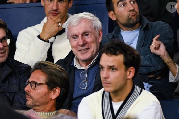 Luis Fernandez, Théo Curin - Célébrités assistent au match de Ligue des champions entre le PSG et Gérone (1-0) au Parc des Princes à Paris le 18 Septembre 2024.