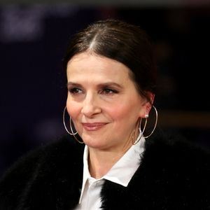 Le 17 février 2026, Berlin, Allemagne : L'actrice française JULIETTE BINOCHE assiste au tapis rouge de " Queen at Sea " présenté en compétition au 76e Festival international du film de Berlin (Berlinale), le premier grand festival du film de l'année en Europe, à Berlin. Le festival se déroulera du 12 au 22 février 2026. (Crédit photo : © Rouzbeh Fouladi/ZUMA Press Wire)