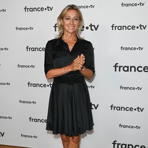 Anne-Sophie Lapix victime d'une tentative de home-jacking à son domicile parisien le 20 janvier 2024.
Cinq suspects ont été interpellés quelques minutes plus tard, devant les jardins du Trocadéro, alors qu’ils avaient pris la fuite en voiture.