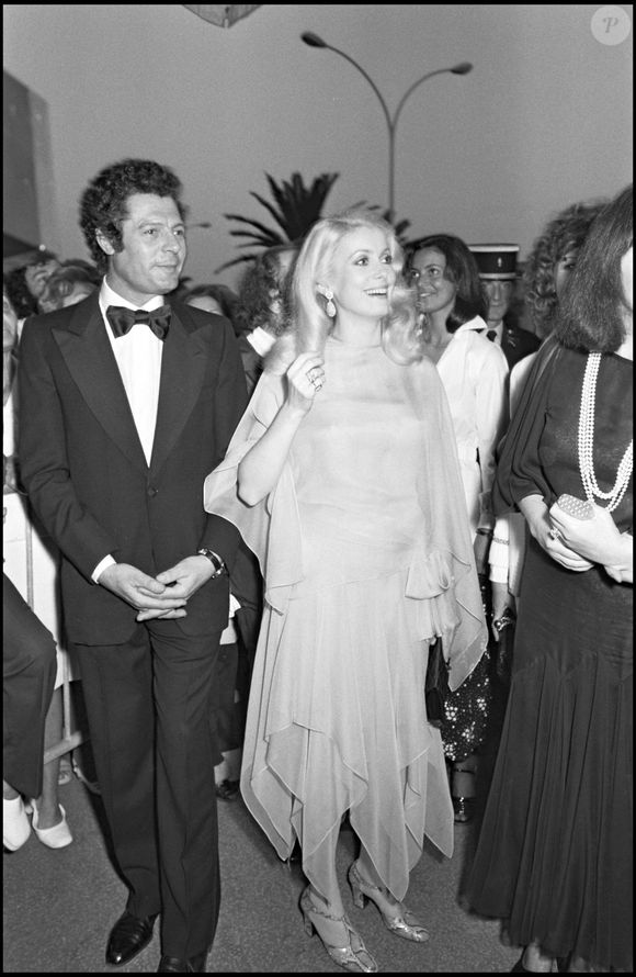 Archives - Catherine Deneuve et Marcello Mastroianni au Festival de Cannes en 1973 - ANGELI-RINDOFF / BESTIMAGE
