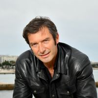 L'autre vie de Franck Sémonin (Section de recherches) : il vous reçoit, bouteilles de vin à la main, dans ce village de 7000 habitants