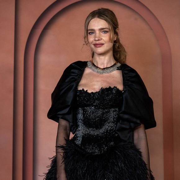 Natalia Vodianova arrive au Gala du Fonds Franca au Musée d'Art Islamique, à Doha, Qatar, le 23 novembre 2025. Photo by Balkis Press/ABACAPRESS.COM
