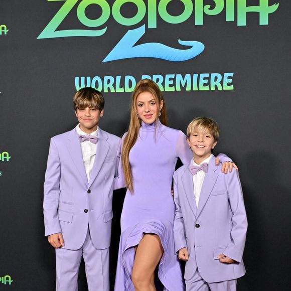 Si la maman de Milan et Sasha avait initialement conclu un accord financier en novembre 2023 pour s'éviter un lourd procès, la donne a totalement changé grâce à une nouvelle décision de justice.

Shakira et ses enfants Milan et Sasha à la Première de "Zootopie 2" des Walt Disney Studios à Hollywood, le 13 novembre 2025.

©Bestimage