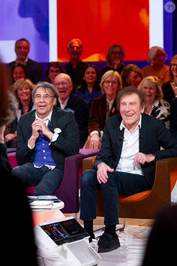 Exclusif - Laurent Voulzy et Alain Souchon lors de l'enregistrement de l'émission "Famille je vous aime" présentée par M.Drucker et qui sera diffusée le 29 décembre sur France 3, au studio Rive gauche, à Paris, France, le 2 décembre 2025. © Gaffiot-Perusseau/Bestimage