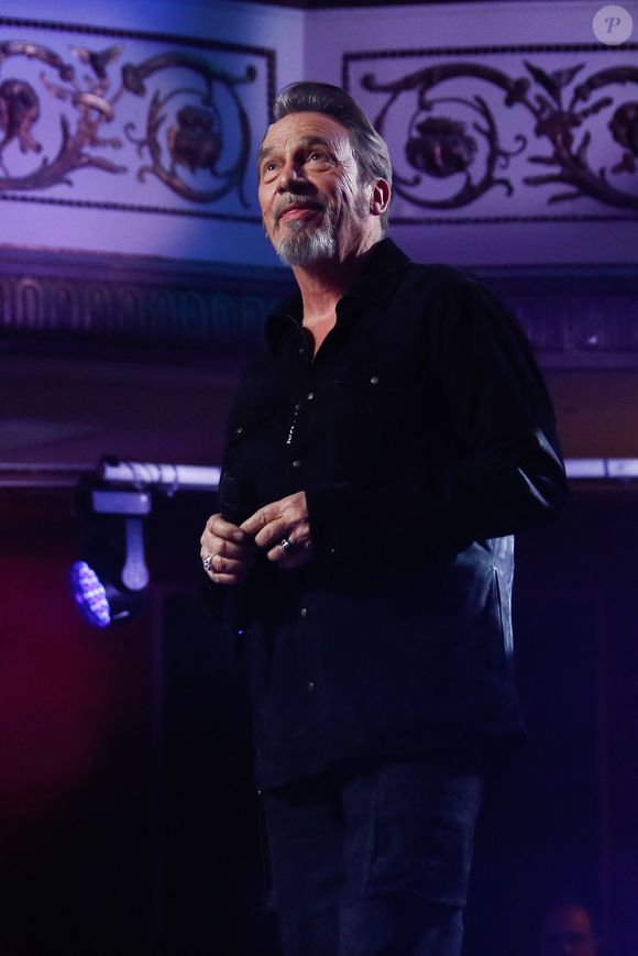 Exclusif - Florent Pagny lors de l'enregistrement de l'émission "Serge Lama, le dernier rappel" présentée par F. Bollaert, diffusée le vendredi 21 novembre 2025 sur France 3 à 21h10, au théâtre Marigny à Paris, France, le 29 avril 2025. © Clovis-Moreau/Bestimage