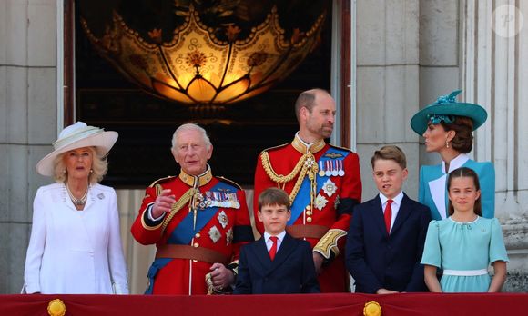 Ils n'ont peut-être pas encore fait leur choix mais nous, on veut bien partir avec eux
Le roi Charles III d'Angleterre et Camilla Parker Bowles, reine consort d'Angleterre, Le prince William, prince de Galles,Le prince Louis de Galles, Le prince George de Galles, Catherine (Kate) Middleton, princesse de Galles, La princesse Charlotte de Galles - Les membres de la famille royale britannique à Buckingham Palace lors de la cérémonie Trooping the Colour à Londres, le 14 juin 2025.
© Alpha Press / Bestimage