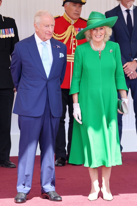 Le roi Charles III d'Angleterre et la reine consort Camilla accueillent le président Emmanuel Macron et sa femme Brigitte Macron à  Datchet Road le 8 juillet 2025.

© Chris Jackson / Pool / Julien Burton via Bestimage