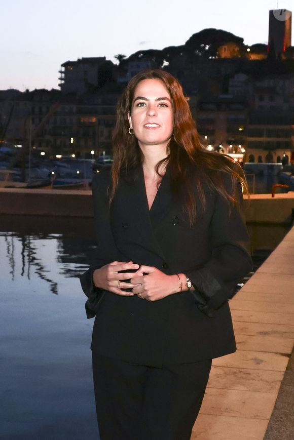 Les créations sont pensées comme des vêtements de performance à l’ADN français.

Exclusif - Anouchka Delon pose en backstage de l'émission "C à vous" lors du 78ème Festival International du Film de Cannes le 15 mai  2025. 

© Jack Tribeca / Bestimage