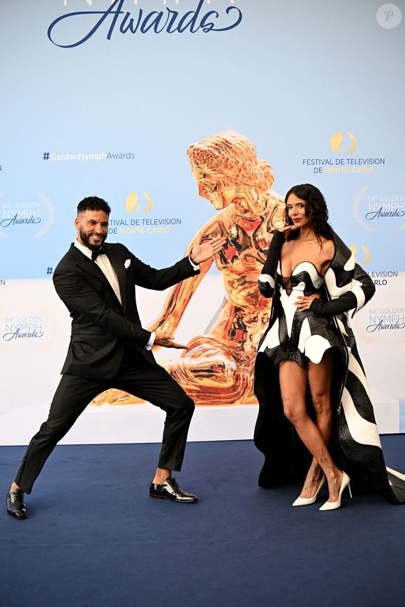 L'interprète de "Je sais" a joué avec les photographes sur le tapis bleu du Festival.

Ricky Whittle et Shy'm (Tamara Marthe) durant la cérémonie de clôture de la 64ème édition du Festival de télévision de Monte-Carlo au Grimaldi forum à Monaco, le 17 juin 2025. © Bruno Bebert / Bestimage