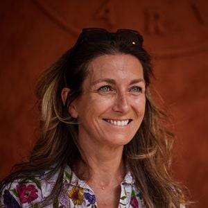 La journaliste Anne-Claire Coudray a bien voulu se confier à Éric Dussart dans l’émission "On refait la télé" sur RTL, évoquant notamment son rôle de mère d'une préadolescente.

Anne-Claire Coudray au village lors des Internationaux de France de tennis de Roland Garros, à Paris, France © Jacovides-Moreau/Bestimage