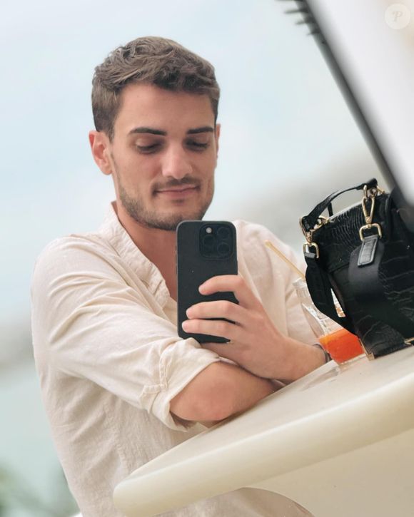 "Depuis plus d'un an, nous vivons une relation à distance pour des raisons personnelles. Aujourd’hui, on tourne une page pour en ouvrir une nouvelle : Nous avons enfin emménagé ensemble !", annonce Loïc sur Instagram jeudi 27 novembre. 

Loïc, candidat de "Mariés au premier regard 2024"