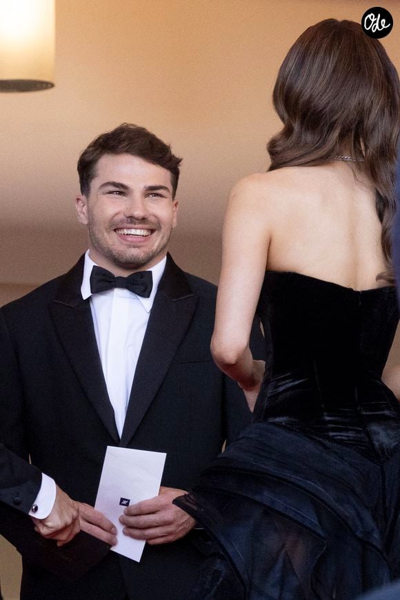 Antoine Dupont et sa compagne Iris Mittenaere se retrouvent sur les marches  du film « Dossier 137 » lors du 78ème Festival International du Film de Cannes le 15 mai 2025.

Photo de Jacovides / Moreau / Bestimage