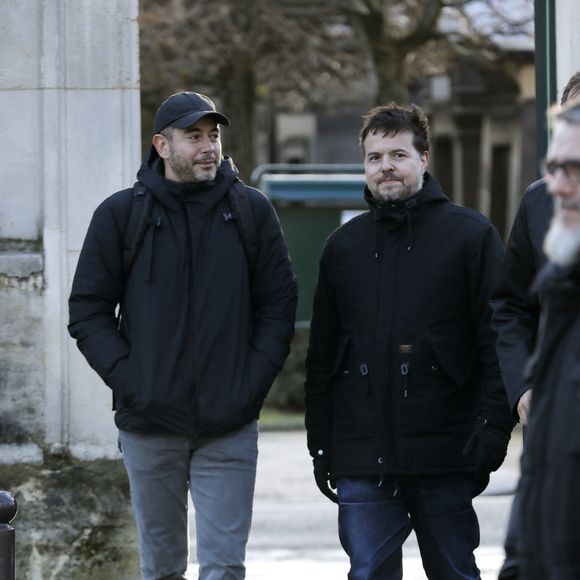 Exclusif - Nicolas Demorand, Ali Baddou - Sorties des obsèques de David Kessler au cimetière du Montparnasse à Paris le 11 février 2020. Haut-fonctionnaire, ancien conseiller à la présidence de la République, David Kessler dirigea notamment France Culture avant d'être chargé de la stratégie et des contenus de Radio France. AGENCE / BESTIMAGE