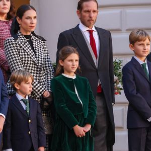 Andrea Casiraghi, Tatiana Santo Domingo, Sacha, India, Maximilien dans la cour du palais princier le jour de la fête nationale de Monaco le 19 novembre 2024.

© Jean-Charles Vinaj / Pool Monaco / Bestimage