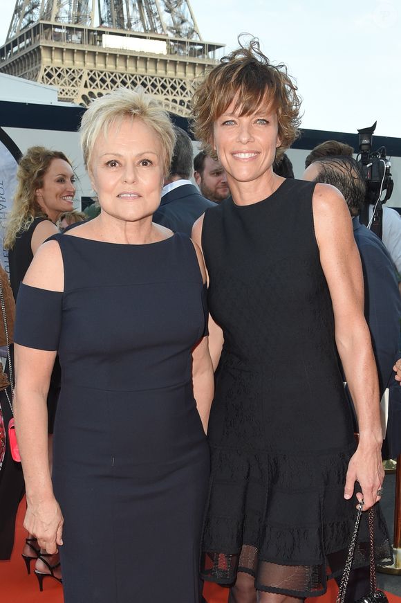 Leur union était très attendue d’une icone française


Muriel Robin et sa compagne Anne Le Nen - Soirée du 90e anniversaire de Line Renaud sur le Bateau Potel et Chabot "Pavillon Seine" à Paris le 2 juillet 2018. © Coadic Guirec/Bestimage