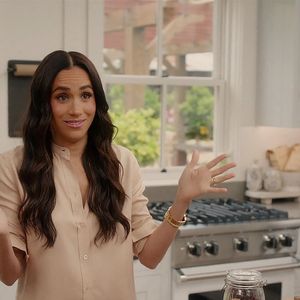 Pamela Anderson compare son émission "Pamela’s Cooking with Love" et "With Love, Meghan" de Meghan Markle, le 10 mars 2025 @Backgrid UK/ Bestimage