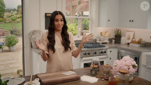 Pamela Anderson compare son émission "Pamela’s Cooking with Love" et "With Love, Meghan" de Meghan Markle, le 10 mars 2025 @Backgrid UK/ Bestimage