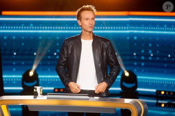 Dans un numéro inédit diffusé ce samedi soir à 21h05 sur France 2, il reçoit trois nouvelles personnalités. A savoir Sophie Davant, Caroline Margeridon et François Alu. Des personnalités qui ont notamment toutes comme point en commun de participer ou d'avoir participé à Danse avec les stars.

Exclusif - Cyril Féraud - Enregistrement de l'émission "100% Logique", présentée par C.Féraud et diffusée le 26 octobre sur France 2
© Christophe Clovis / Bestimage