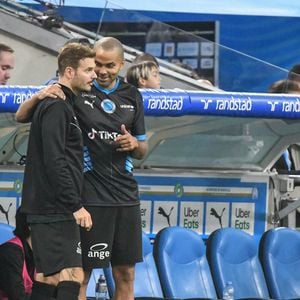 M. Pokora et Tony Parker lors du match des héros entre l'équipe OM Legends et l'équipe UNICEF au stade Orange Vélodrome à Marseille le 13 octobre 2021, au profit d'un projet d'accès à l'éducation en Côte d'Ivoire. © Jean-René Santini / Bestimage
