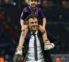 Eprouvé par la tragédie d'avoir perdu sa fille Xana, Luis Enrique et sa famille ont transformé la douleur en une force vitale. 

Luis Enrique coach of FC Barcelona celebrate with his daughter Xana Martinez after their sides victory UEFA Champions League Final between Juventus and FC Barcelona Olympiastadion in Berlin, Germany. © Imago/PsnewZ/Bestimage