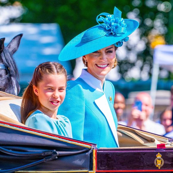 La princesse Charlotte de Galles, Catherine (Kate) Middleton, princesse de Galles, - Les membres de la famille royale britannique arrivent à Buckingham Palace pour la cérémonie Trooping the Colour à Londres, le 14 juin 2025. Affecté par le crash du Boeing 787 Dreamliner à Ahmedabad du 12 juin, le souverain et les officiels porteront un brassard noir en hommage aux plus de 270 victimes. Bon nombre d'elles étaient des ressortissants britanniques.
© Backgrid / Bestimage