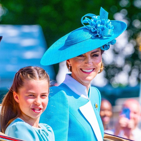 La princesse Charlotte de Galles, Catherine (Kate) Middleton, princesse de Galles, - Les membres de la famille royale britannique arrivent à Buckingham Palace pour la cérémonie Trooping the Colour à Londres, le 14 juin 2025. Affecté par le crash du Boeing 787 Dreamliner à Ahmedabad du 12 juin, le souverain et les officiels porteront un brassard noir en hommage aux plus de 270 victimes. Bon nombre d'elles étaient des ressortissants britanniques.
© Backgrid / Bestimage