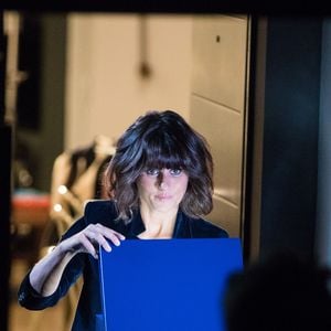 Exclusif - Faustine Bollaert en tournage de nuit dans les rues du Pré-Saint-Gervais de la bande-annonce de sa nouvelle émission pour France 3 "La Boîte à secrets". Pantin le 5 septembre 2019