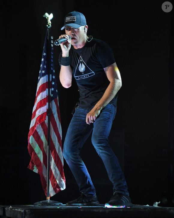 Brad Arnold, le chanteur et membre fondateur du groupe de rock 3 Doors Down, est mort à 47 ans Backgrid USA / Bestimage
