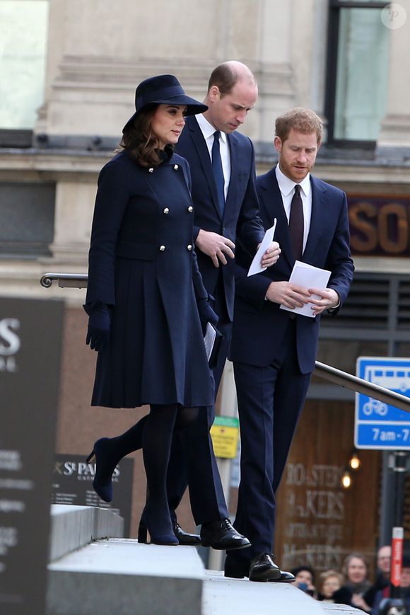 Kate Catherine Middleton (enceinte), duchesse de Cambridge, le prince William, duc de Cambridge, et le prince Harry - La famille royale d'Angleterre lors de la messe commémorative en l'honneur des victimes de l'incendie de la Tour Grenfell le 14 juin 2017 à Londres. Le 14 décembre 2017 AGENCE / BESTIMAGE