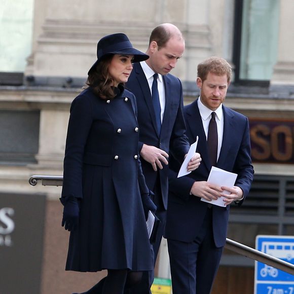 Kate Catherine Middleton (enceinte), duchesse de Cambridge, le prince William, duc de Cambridge, et le prince Harry - La famille royale d'Angleterre lors de la messe commémorative en l'honneur des victimes de l'incendie de la Tour Grenfell le 14 juin 2017 à Londres. Le 14 décembre 2017 AGENCE / BESTIMAGE