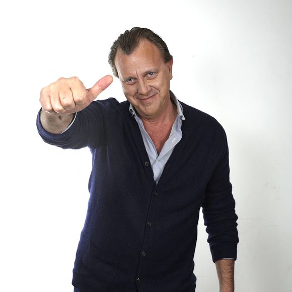 Cette chanson, popularisée par Frank Sinatra en 1969, est l'adaptation de l'incontournable tube "Comme d'habitude", de Claude François.
Portrait de Claude François Junior lors de l'enregistrement de l'émission "Chez Jordan de Luxe" diffusée sur C8 le 6 mars 2024.