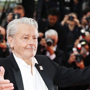 Alain Delon - Montée des marches du film "A Hidden Life" lors du 72ème Festival International du Film de Cannes, le 19 mai 
2019. © Denis Guignebourg/Bestimage