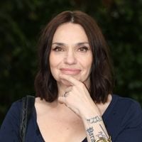 "J'ai pas d'appart, j'ai pas de bagnole, j'ai pas de bijoux" : Béatrice Dalle se retrouve sans rien et évoque comment elle tient
