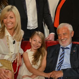 Il est loin le temps où la petite fille posait entre ses deux parents

Natty, Stella et Jean-Paul Belmondo lors de l'enregistrement de l'émission Vivement Dimanche, Paris, France, le 10 avril 2013. Photo Max Colin/ABACAPRESS.COM