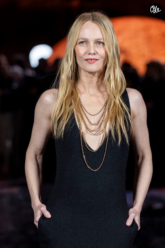 La star élimine temporairement le blé et les produits laitiers pour retrouver légèreté et vitalité.

Vanessa Paradis – Photo Call du Défilé de mode Chanel Collection Printemps-Été 2026 dans le cadre de la Fashion Week de Paris, le 6 octobre 2025. 

© Olivier Borde / Bestimage
