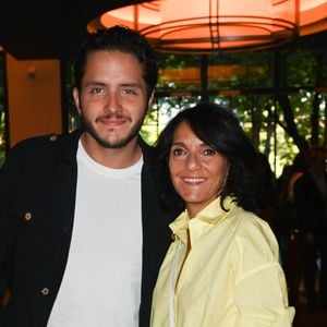 Depuis plusieurs années, Florence Foresti et Alexandre Kominek sont en couple.

Florence Foresti et son nouveau compagnon l'humoriste Suisse, Alexandre Kominek - People à la 100ème du spectacle de Vincent Dedienne "Un soir de gala" au théâtre Marigny à Paris. © Coadic Guirec/Bestimage
