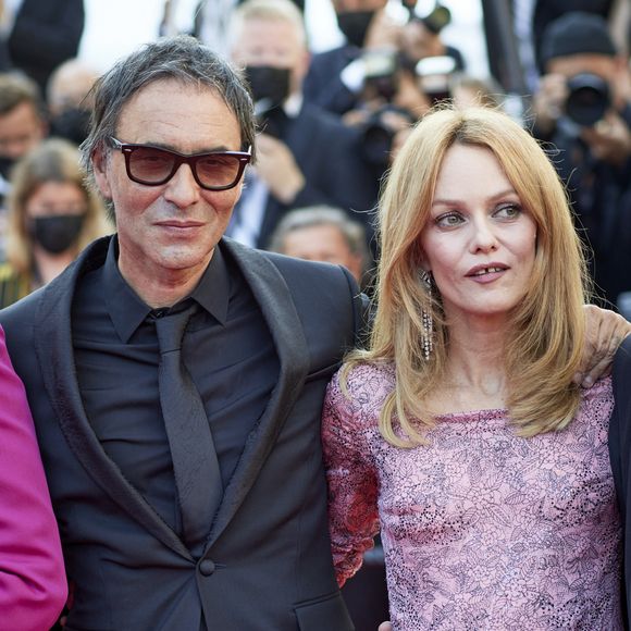 Vanessa Paradis et Samuel Benchetrit sont amoureux depuis de longues années
Vanessa Paradis, Samuel Benchetrit - Montée des marches du film « De son vivant » lors du 74ème Festival International du Film de Cannes. 
© Borde-Jacovides-Moreau / Bestimage