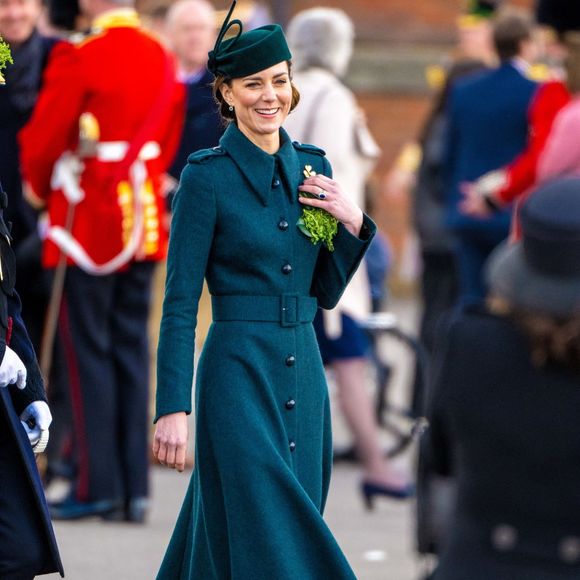 Mais alors comment expliquer ce résultat ? Et bien, Kate Middleton n'y est pas pour rien

Londres, Royaume-Uni – La duchesse de Cambridge, Kate Middleton, a fait une mise à jour personnelle sur son traitement et sa convalescence. Elle a terminé ses séances de chimiothérapie et se concentre désormais sur le maintien d'un mode de vie sans cancer. Elle a partagé une vidéo sur laquelle on peut la voir avec le prince William, ses enfants, le prince George, la princesse Charlotte et le prince Louis.

Backgrid USA / Bestimage