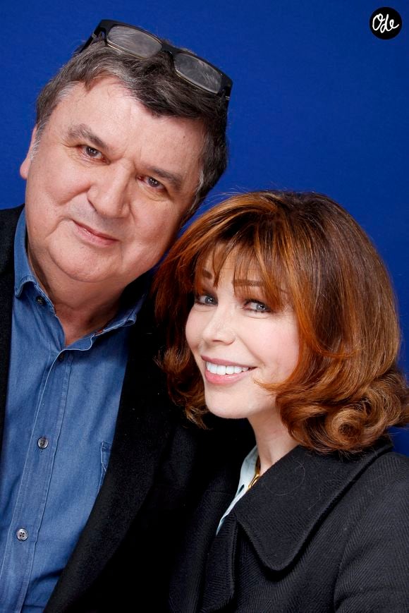 Elle vit depuis 2002 avec Jérôme Bellay.
Jérôme Bellay et son épouse Isabelle Morizet, alias Karen Cheryl, posent lors d'une séance photo à Paris, en France, en février 2014. Photo : VIM/ABACAPRESS.COM