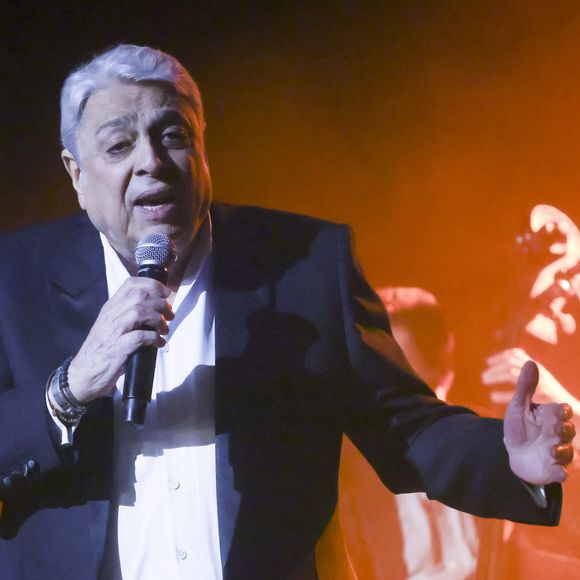 Exclusif - Enrico Macias fête son anniversaire (85 ans) lors d'un concert sur la scène du théâtre Dejazet à Paris le 11 décembre 2023. © Jack Tribeca / Bestimage