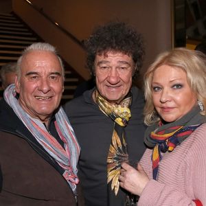 Exclusif - Robert Charlebois entre Michel Fugain et sa femme Sanda Fugain - Célébrités au Cocktail après le Concert de Robert Charlebois, « Robert en CharleboisScope » au Grand Rex à Paris France, le 1er Avril 2023. © Bertrand Rindoff / Bestimage